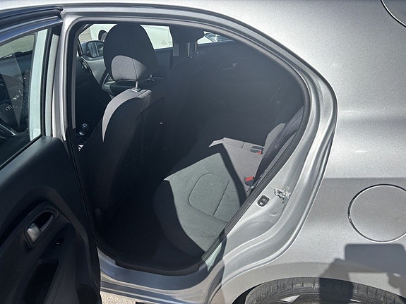 Kia Rio 8 of 11