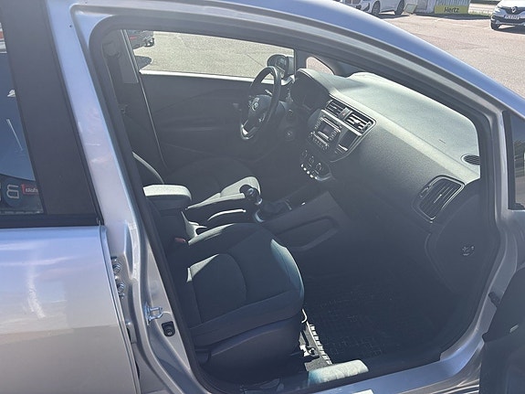 Kia Rio 7 of 11