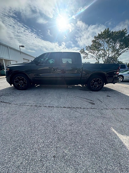 Dodge RAM 1500 2 of 17