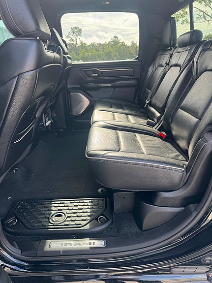 Dodge RAM 1500 11 of 17