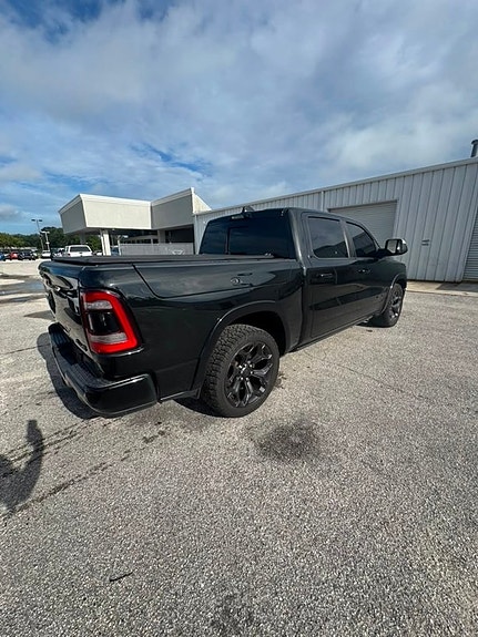 Dodge RAM 1500 3 of 17