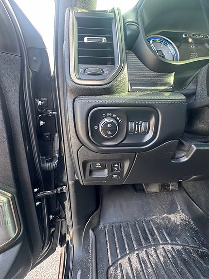 Dodge RAM 1500 17 of 17
