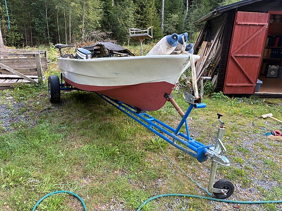 Glasfibereka med trailer + motor 2 of 7