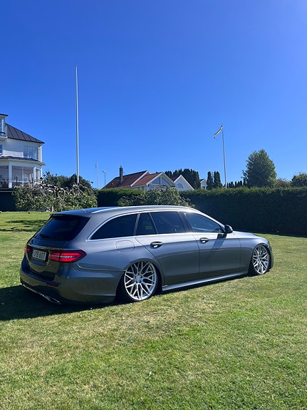 Mercedes-Benz E220 3 of 7