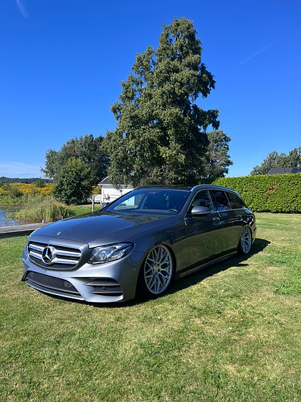 Mercedes-Benz E220 4 of 7