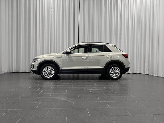 Volkswagen T-Roc 2 of 13
