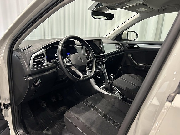 Volkswagen T-Roc 8 of 13