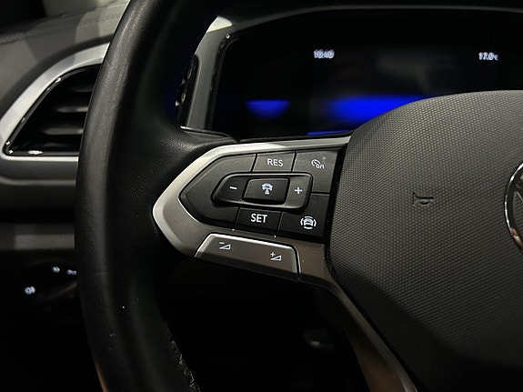 Volkswagen T-Roc 10 of 13