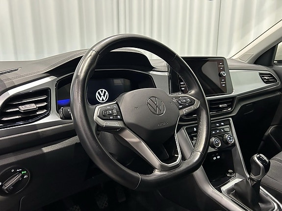 Volkswagen T-Roc 9 of 13