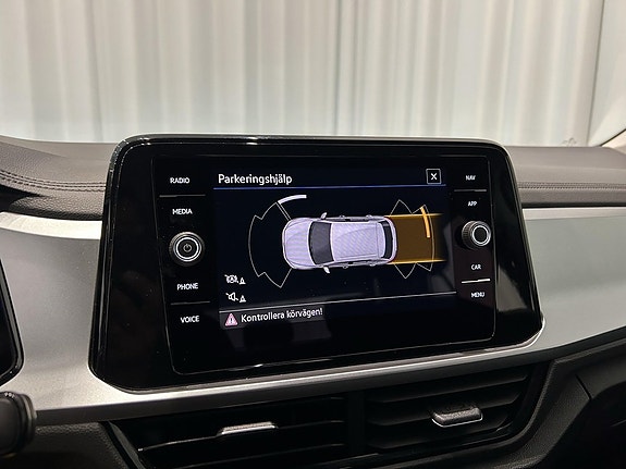 Volkswagen T-Roc 12 of 13