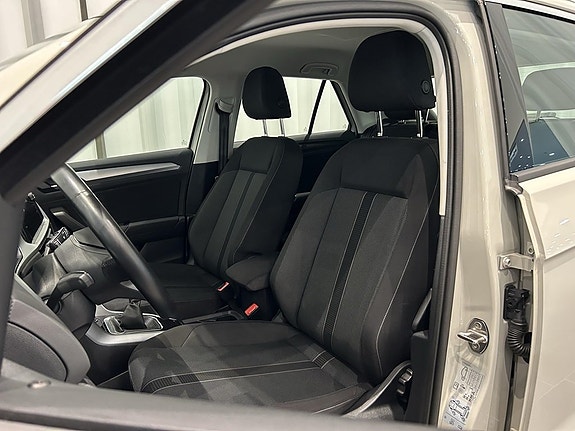 Volkswagen T-Roc 6 of 13