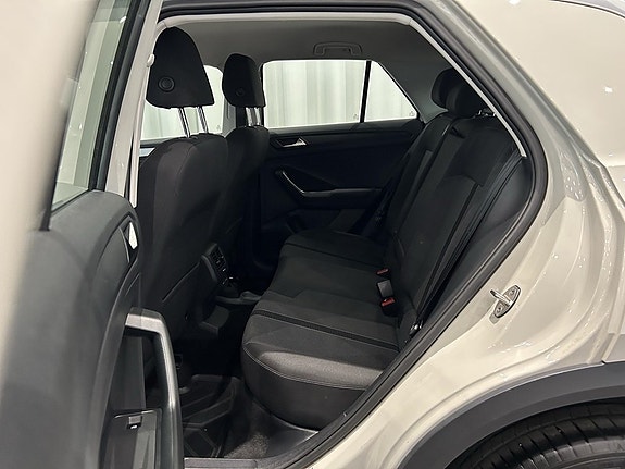Volkswagen T-Roc 7 of 13