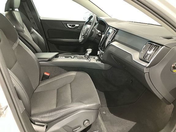 Volvo V60 Cross Country 5 of 15
