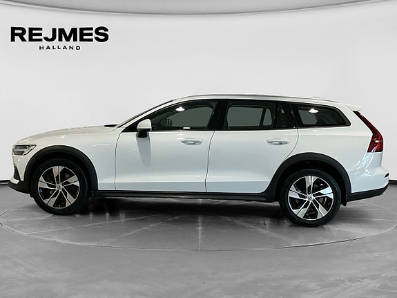 Volvo V60 Cross Country 3 of 15