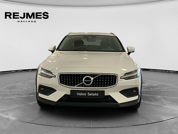 Volvo V60 Cross Country 9 of 15