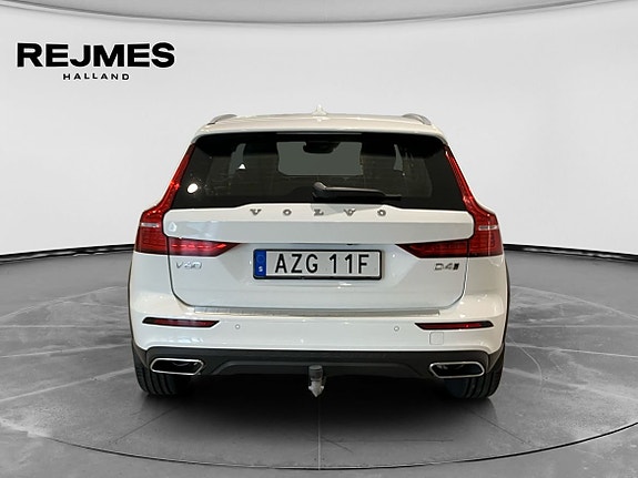Volvo V60 Cross Country 8 of 15