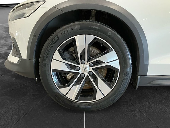 Volvo V60 Cross Country 10 of 15