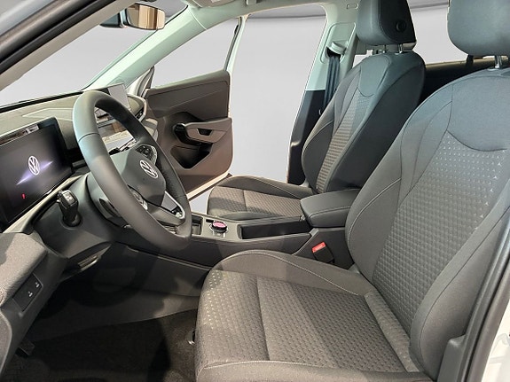 Volkswagen T-Roc 10 of 13