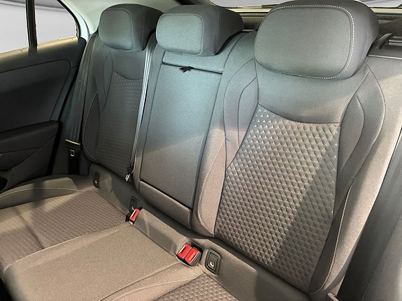 Volkswagen T-Roc 11 of 13
