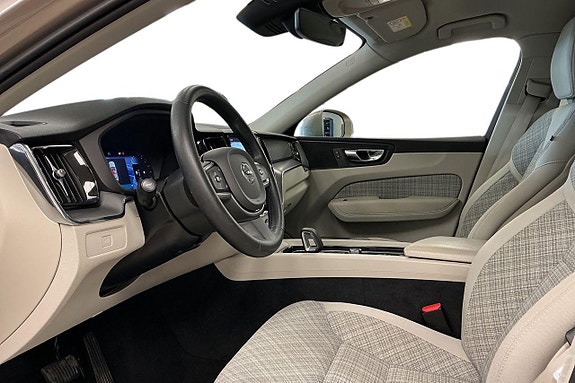 Volvo XC60 10 of 29