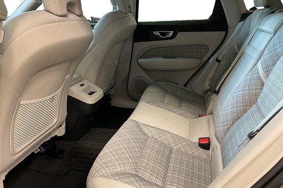 Volvo XC60 12 of 29