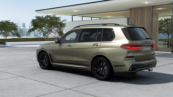 BMW X7 2 of 13