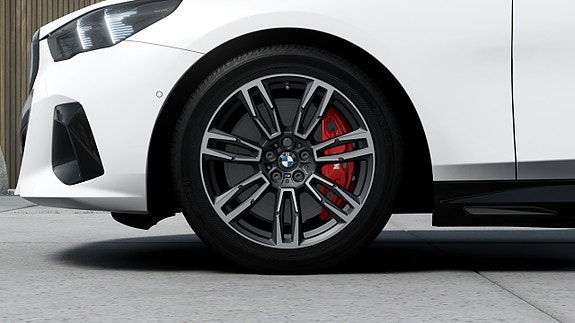 BMW i5 7 of 13