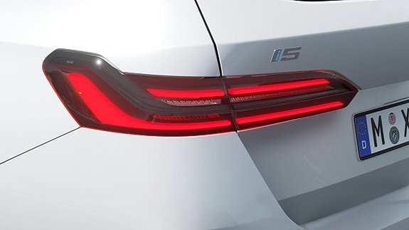 BMW i5 8 of 13