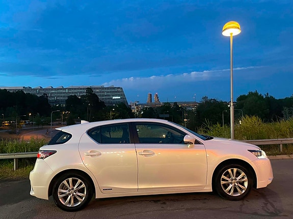 Lexus CT200h 9 of 16