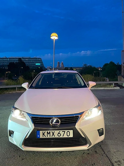 Lexus CT200h 13 of 16
