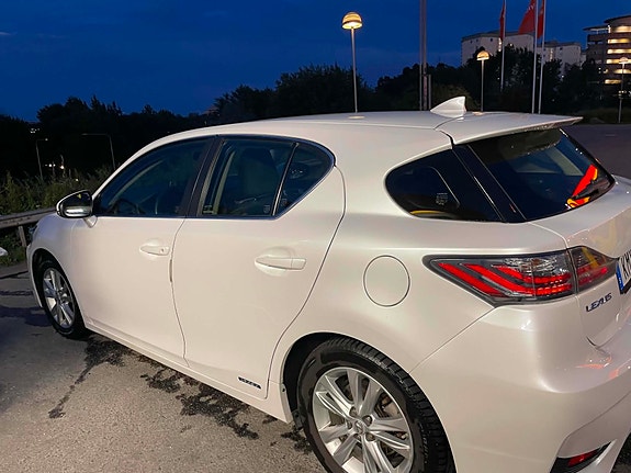 Lexus CT200h 3 of 16