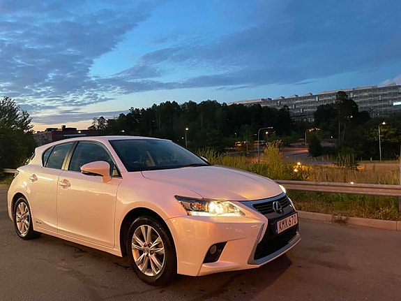 Lexus CT200h 7 of 16
