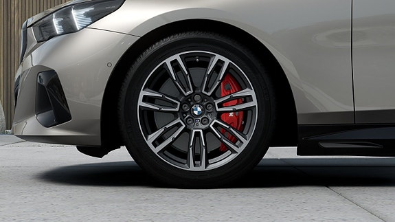 BMW i5 7 of 13
