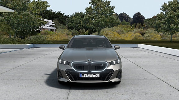 BMW i5 3 of 13