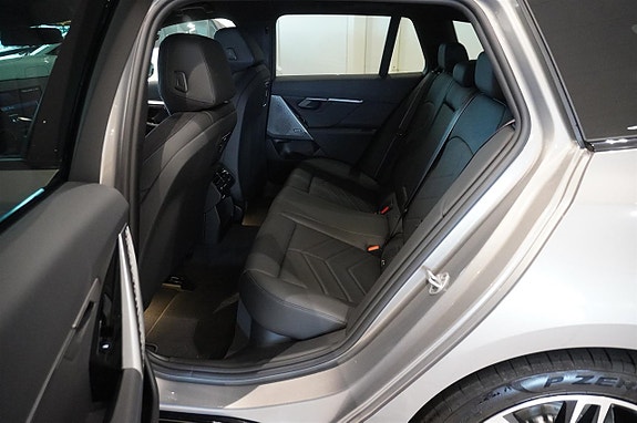 BMW i5 6 of 12