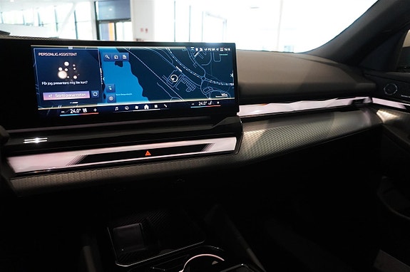 BMW i5 7 of 12