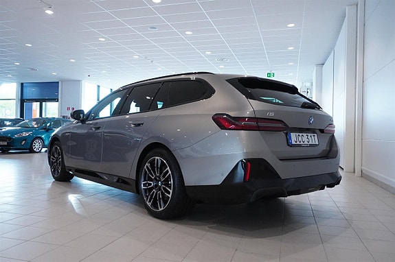 BMW i5 4 of 12