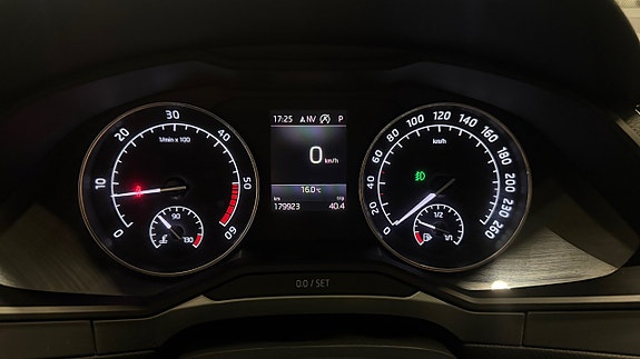 Skoda Superb 23 of 27