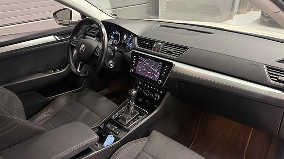Skoda Superb 16 of 27