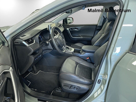 Toyota RAV4 13 of 19