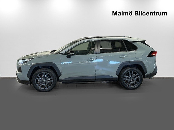 Toyota RAV4 6 of 19