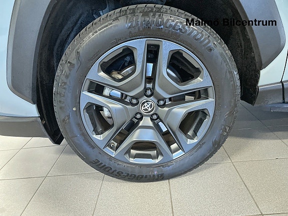 Toyota RAV4 7 of 19
