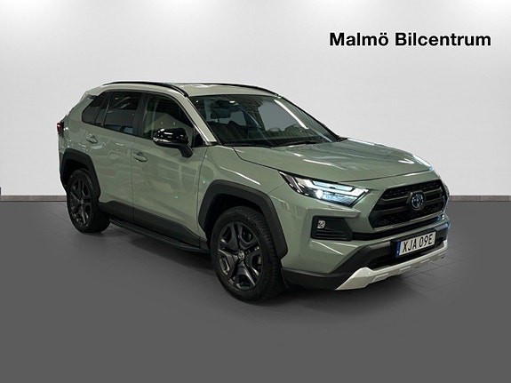 Toyota RAV4 4 of 19