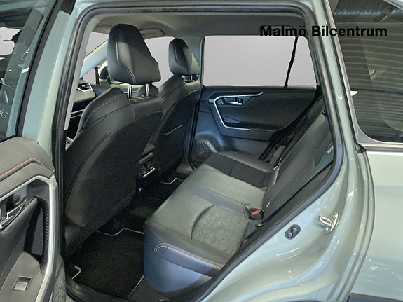 Toyota RAV4 14 of 19