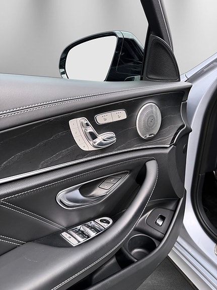 Mercedes-Benz E63 11 of 30