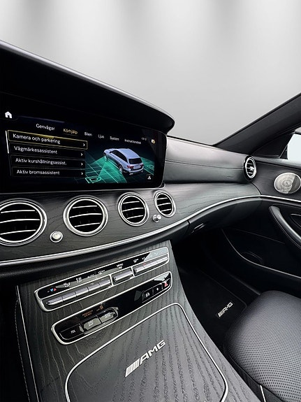 Mercedes-Benz E63 21 of 30