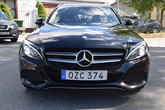 Mercedes-Benz C220 d 2 of 26