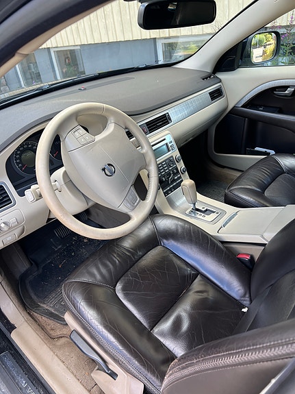 Volvo XC70 3 of 4
