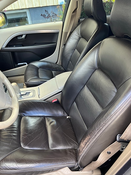 Volvo XC70 2 of 4
