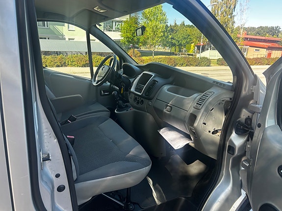 Opel Vivaro 11 of 25